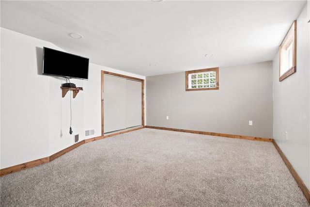 650 Mcclane Farm Rd, Chartiers, PA 15301
