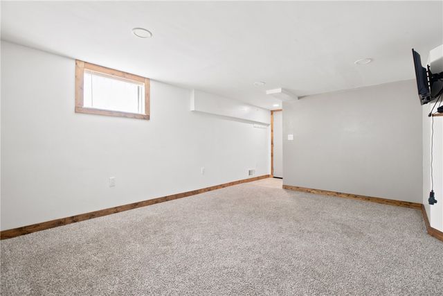 650 Mcclane Farm Rd, Chartiers, PA 15301