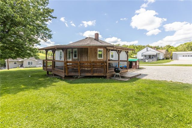 650 Mcclane Farm Rd, Chartiers, PA 15301