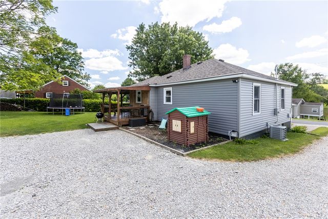 650 Mcclane Farm Rd, Chartiers, PA 15301