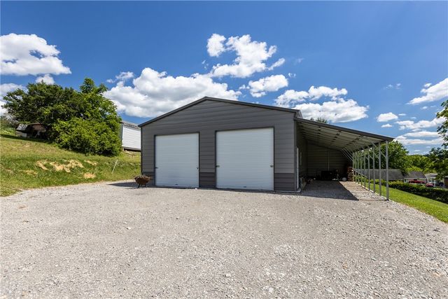 650 Mcclane Farm Rd, Chartiers, PA 15301