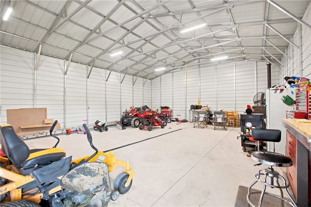 650 Mcclane Farm Rd, Chartiers, PA 15301