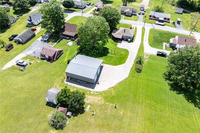 650 Mcclane Farm Rd, Chartiers, PA 15301