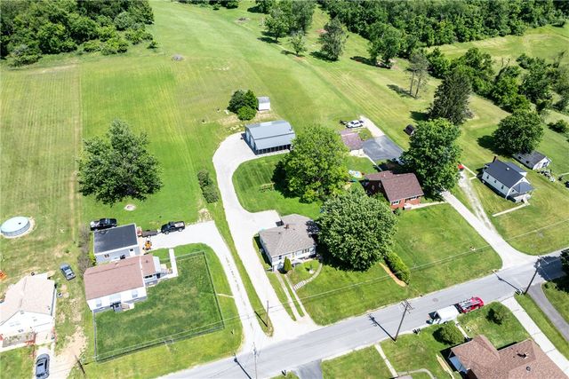 650 Mcclane Farm Rd, Chartiers, PA 15301