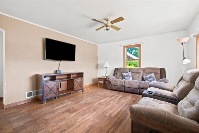 650 Mcclane Farm Rd, Chartiers, PA 15301
