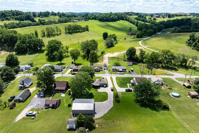 650 Mcclane Farm Rd, Chartiers, PA 15301