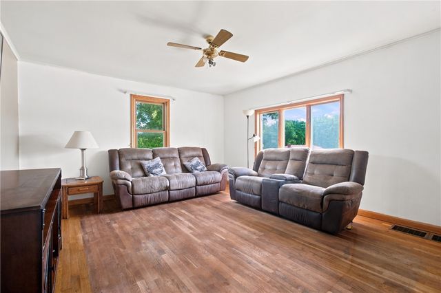 650 Mcclane Farm Rd, Chartiers, PA 15301