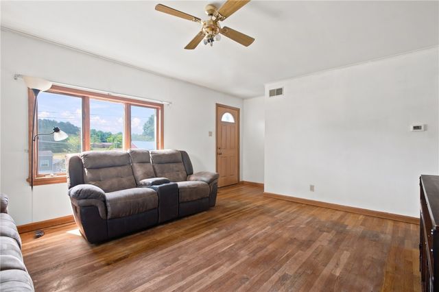 650 Mcclane Farm Rd, Chartiers, PA 15301