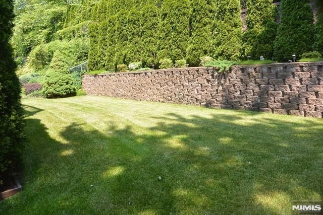 382 Mayer Court 1, Ridgefield, NJ 07657