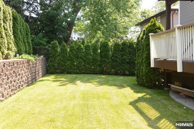 382 Mayer Court 1, Ridgefield, NJ 07657