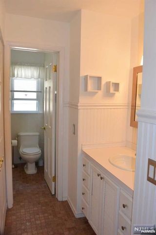 382 Mayer Court 1, Ridgefield, NJ 07657