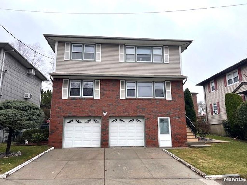 382 Mayer Court 1, Ridgefield, NJ 07657