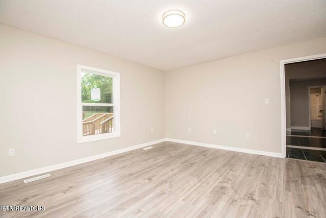 1723 Roane State Highway, Harriman, TN 37748