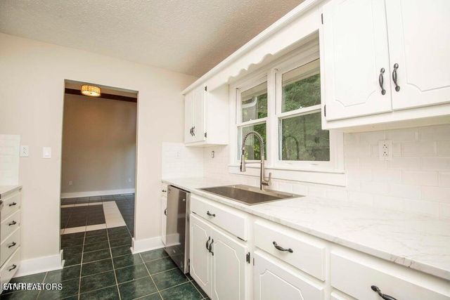 1723 Roane State Highway, Harriman, TN 37748