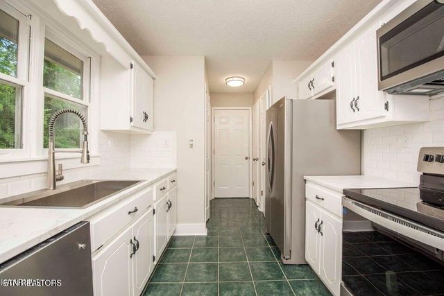 1723 Roane State Highway, Harriman, TN 37748