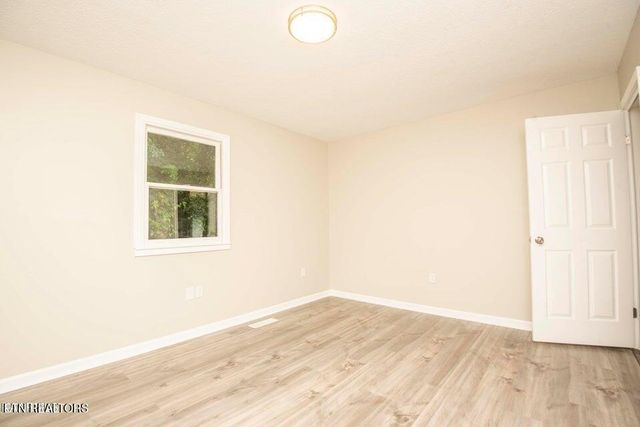 1723 Roane State Highway, Harriman, TN 37748