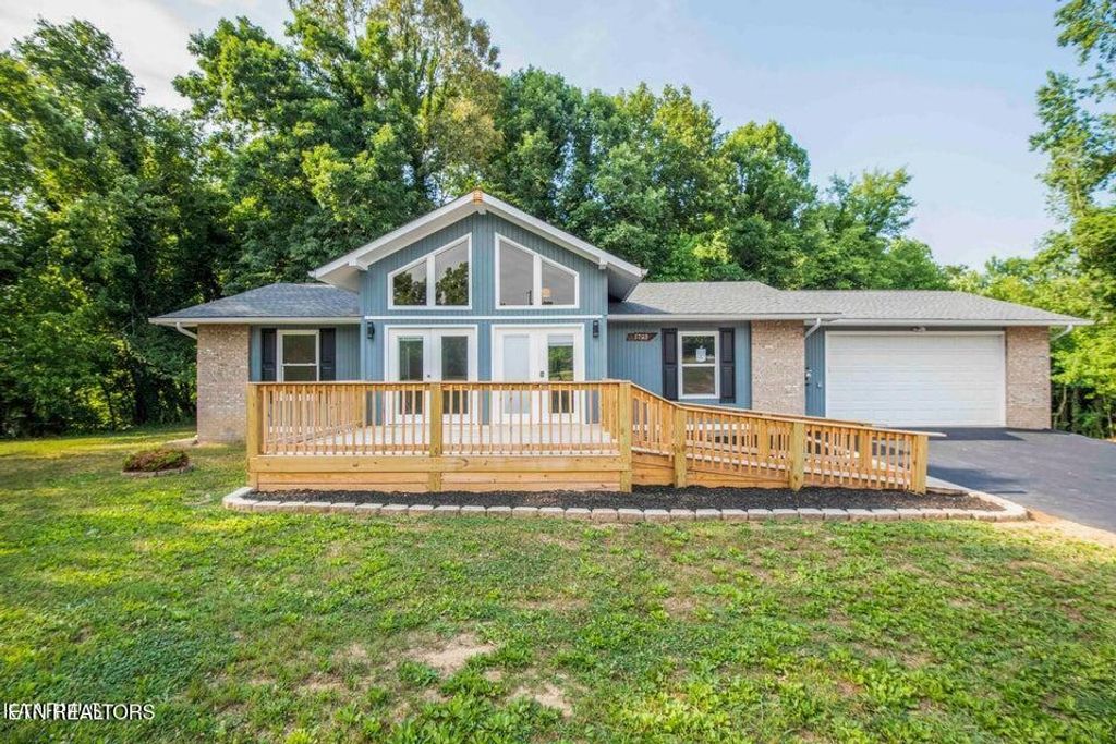1723 Roane State Highway, Harriman, TN 37748