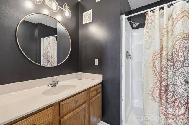 2705 Deermouse Way, Hendersonville, NC 28792