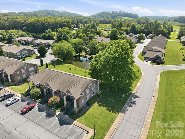 2705 Deermouse Way, Hendersonville, NC 28792
