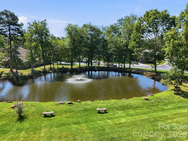 2705 Deermouse Way, Hendersonville, NC 28792