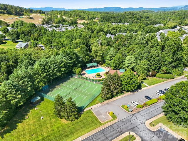 2705 Deermouse Way, Hendersonville, NC 28792