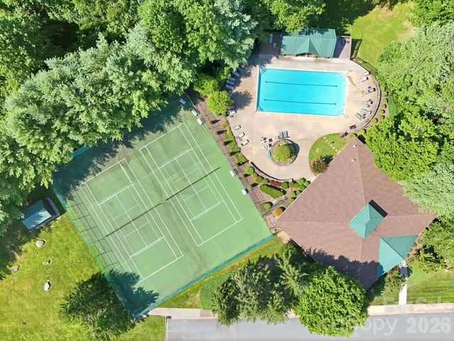 2705 Deermouse Way, Hendersonville, NC 28792