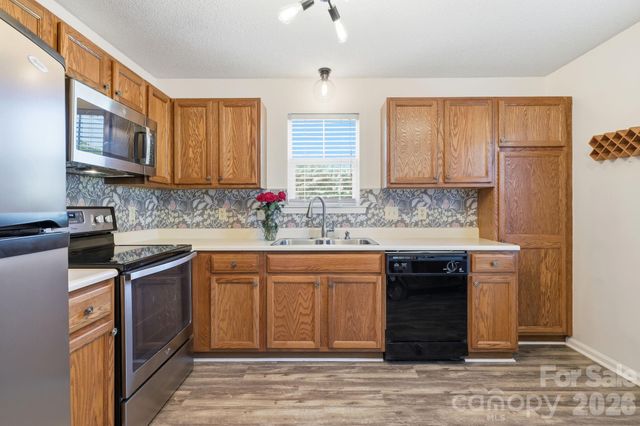 2705 Deermouse Way, Hendersonville, NC 28792