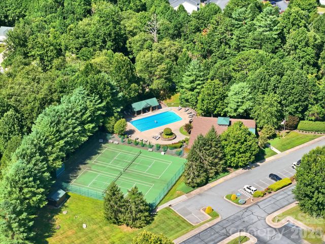 2705 Deermouse Way, Hendersonville, NC 28792