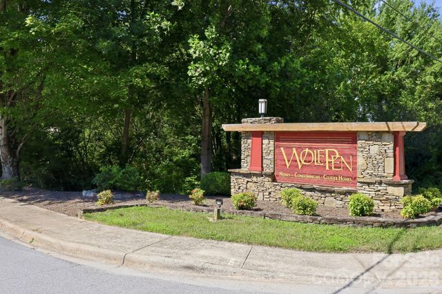2705 Deermouse Way, Hendersonville, NC 28792
