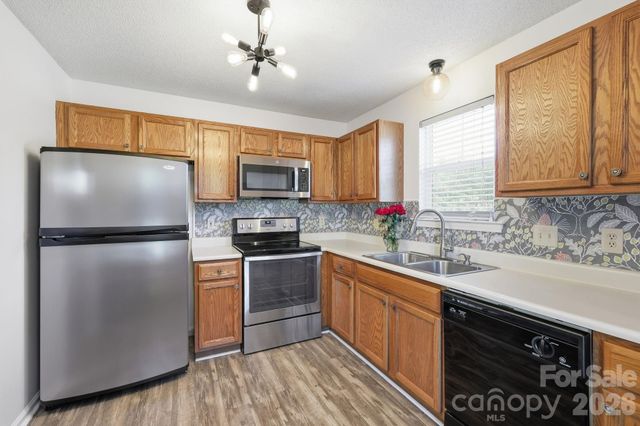 2705 Deermouse Way, Hendersonville, NC 28792