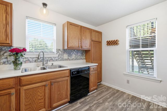 2705 Deermouse Way, Hendersonville, NC 28792