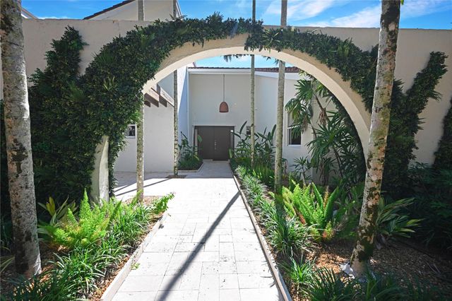 114 N Beach Rd, Hobe Sound, FL 33455