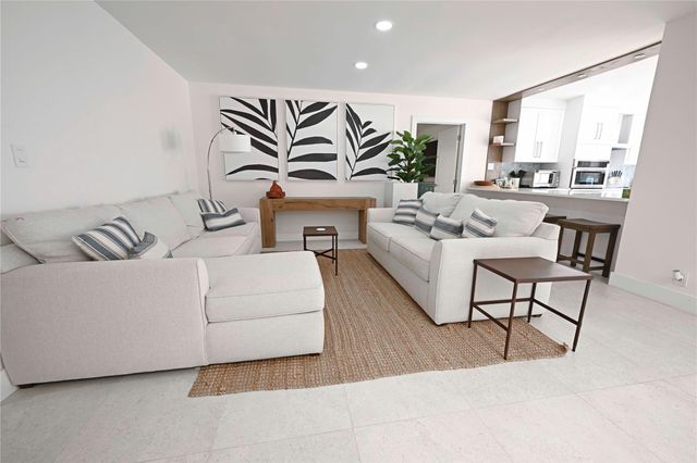 114 N Beach Rd, Hobe Sound, FL 33455