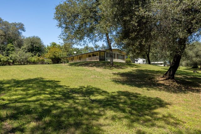 4940 Holly Dr, Shingle Springs, CA 95682