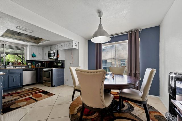 708 Del Mar Lane, Arlington, TX 76012