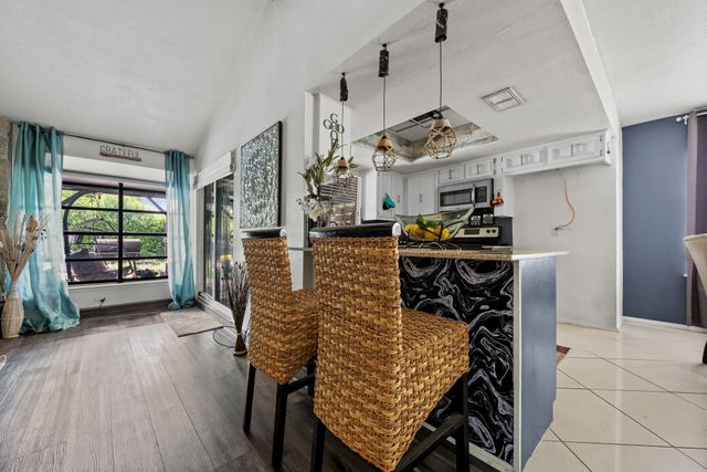 708 Del Mar Lane, Arlington, TX 76012