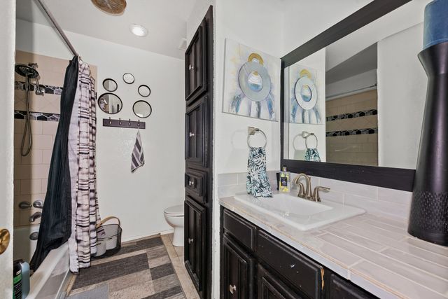 708 Del Mar Lane, Arlington, TX 76012