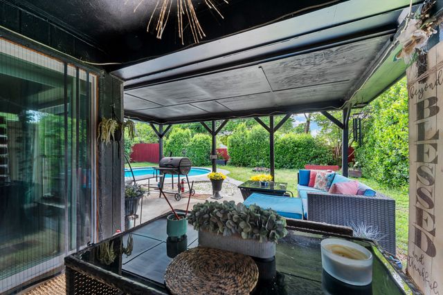 708 Del Mar Lane, Arlington, TX 76012