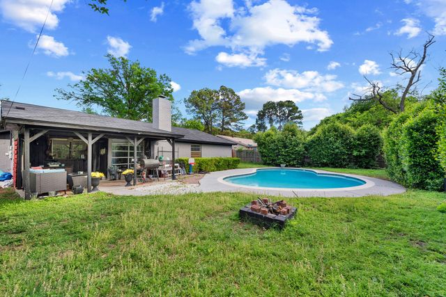 708 Del Mar Lane, Arlington, TX 76012