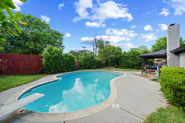 708 Del Mar Lane, Arlington, TX 76012