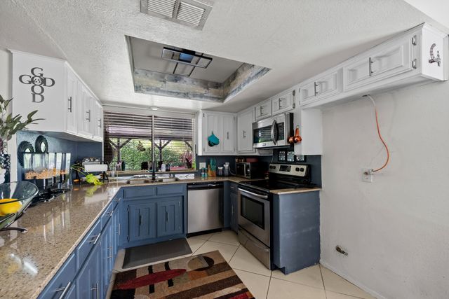 708 Del Mar Lane, Arlington, TX 76012