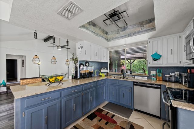 708 Del Mar Lane, Arlington, TX 76012