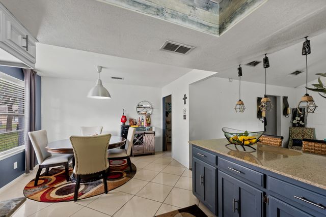 708 Del Mar Lane, Arlington, TX 76012