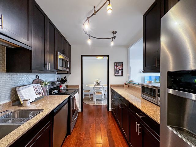 1400 N State Parkway 16B, Chicago, IL 60610