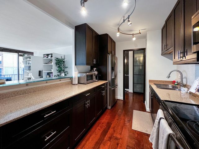 1400 N State Parkway 16B, Chicago, IL 60610