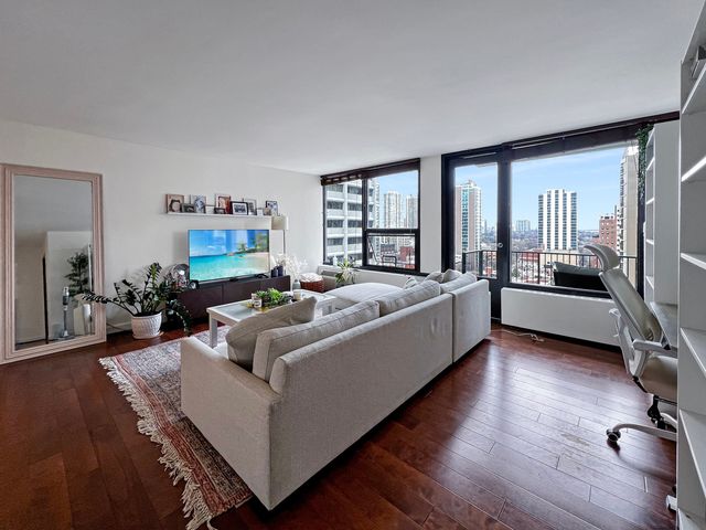 1400 N State Parkway 16B, Chicago, IL 60610