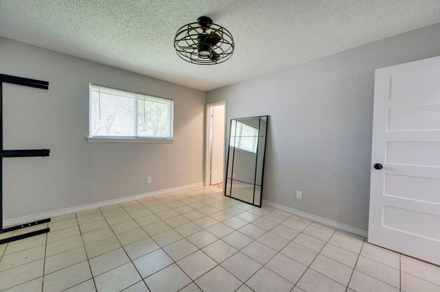 613 E Avenue F, Midlothian, TX 76065