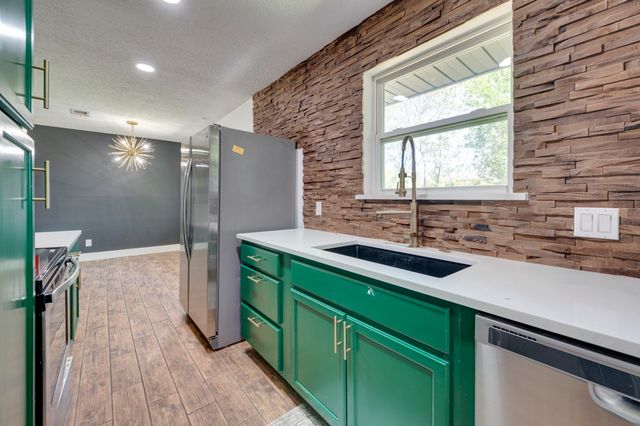 613 E Avenue F, Midlothian, TX 76065