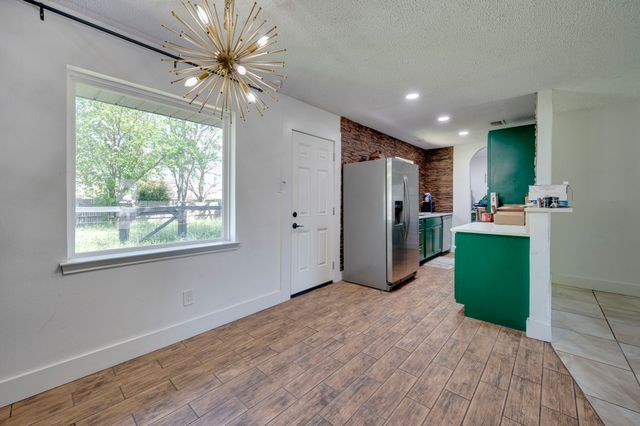 613 E Avenue F, Midlothian, TX 76065