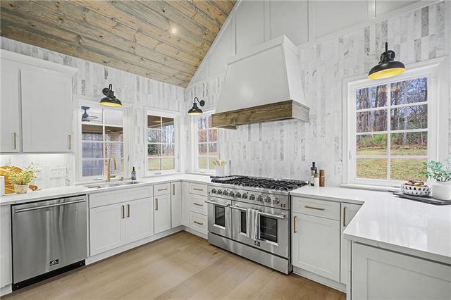 8035 Canter Lane, Alpharetta, GA 30009